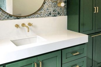 Imagem de banheiro colorido, uma das tendências de decoração em 2020